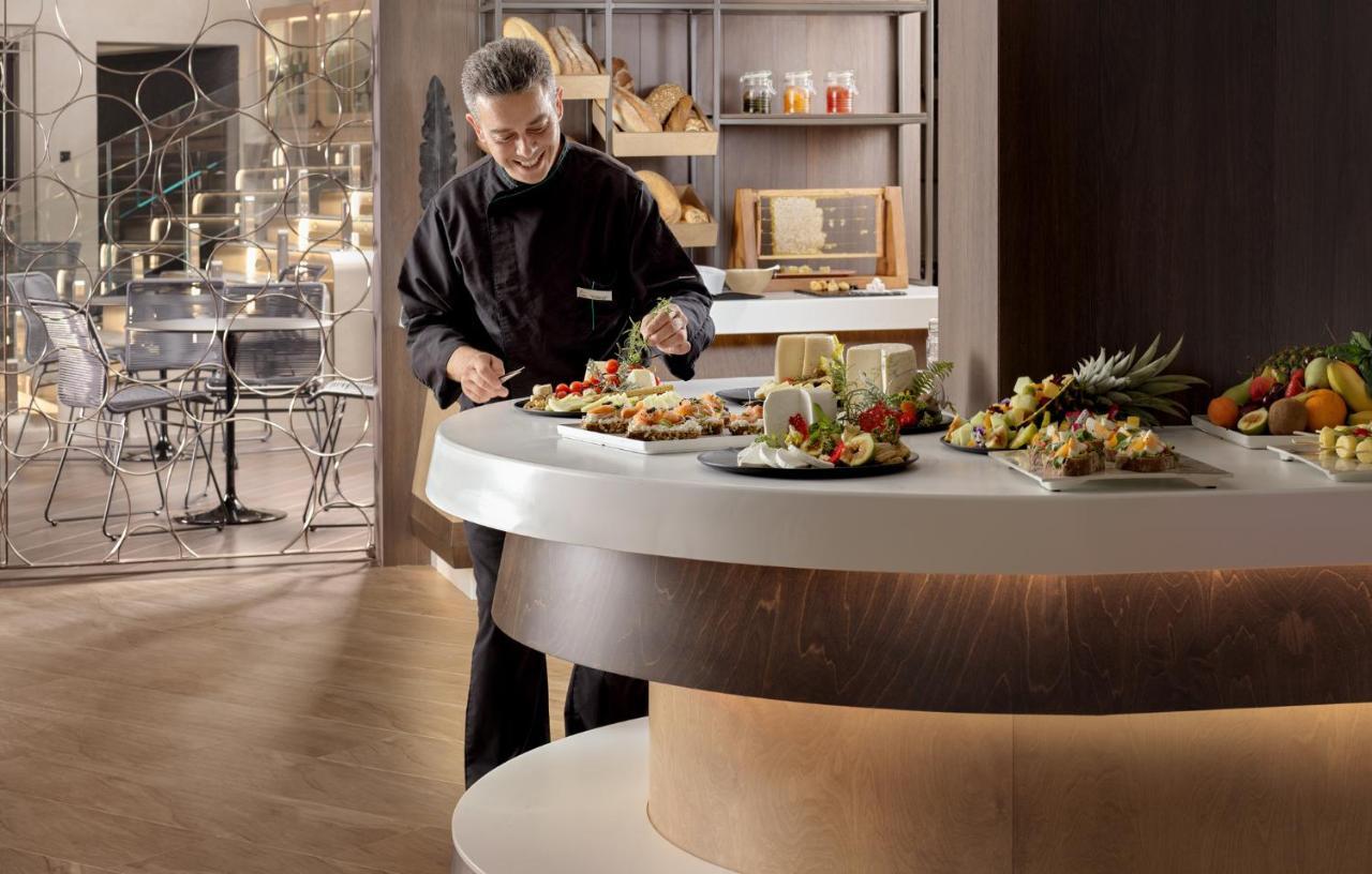 Nautilux Rethymno By Mage Hotels 外观 照片 A chef at work