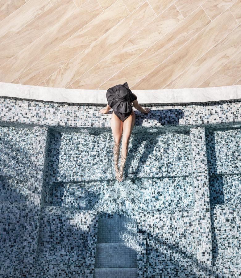 Nautilux Rethymno By Mage Hotels 外观 照片 A woman in a swimming pool