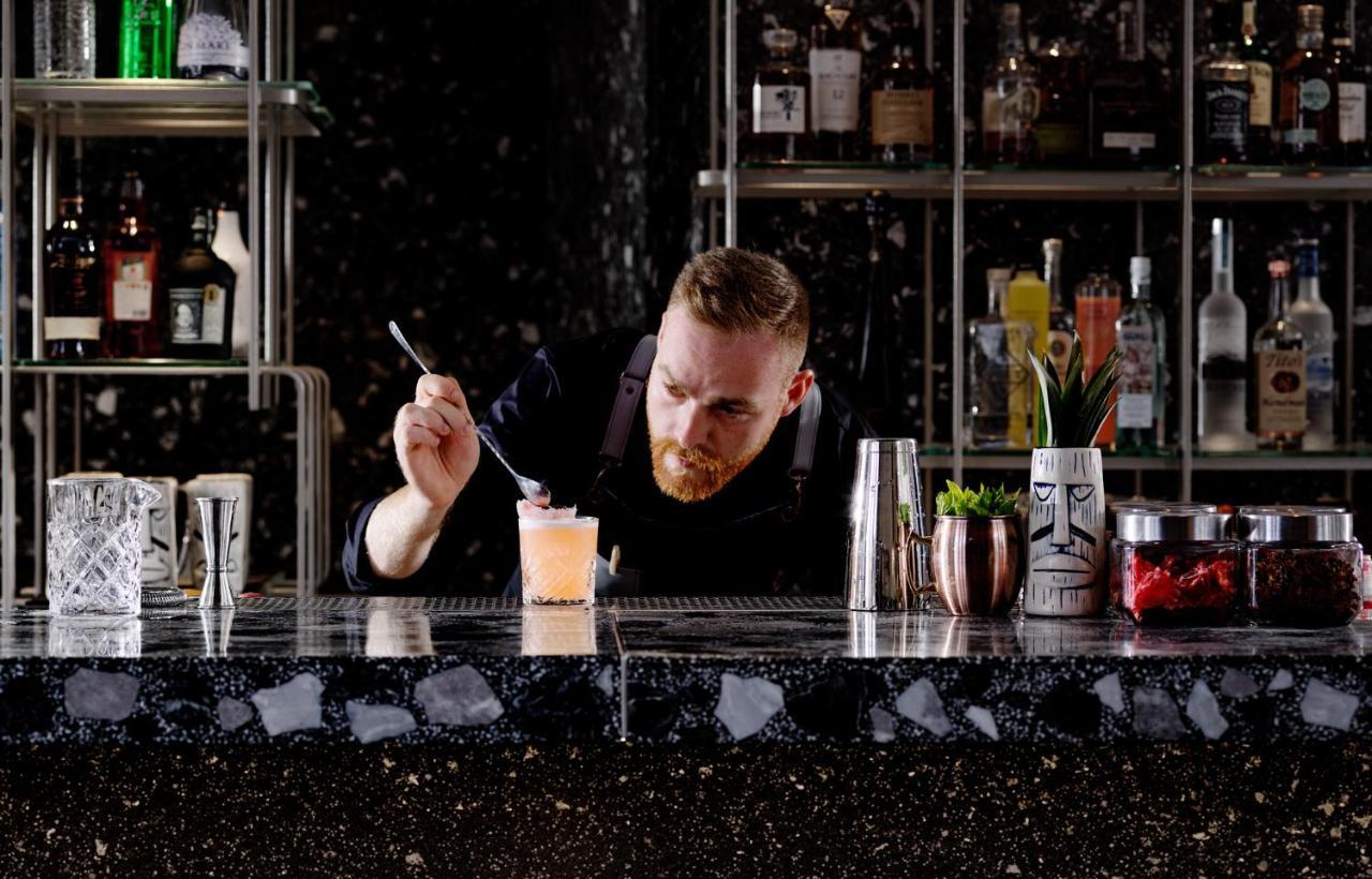 Nautilux Rethymno By Mage Hotels 外观 照片 A bartender at work